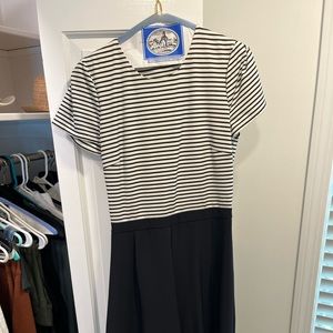 Super cute wide leg jumpsuit! Renvy- size small.